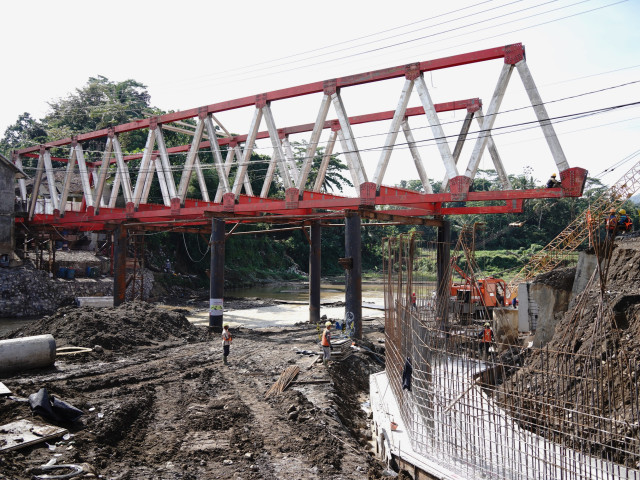 Pekerjaan Struktur Jembatan Penyeberangan Orang Terminal